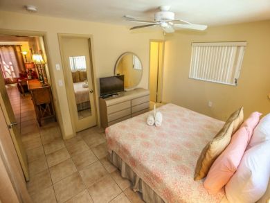 Fort Myers Beach Accommodation Sleeps Eight
