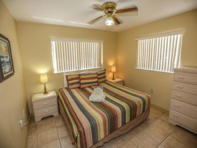 Fort Myers Beach Accommodation Sleeps Eight