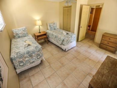 Fort Myers Beach Accommodation Sleeps Eight