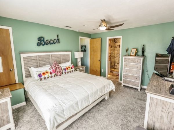 Fort Myers Vacation Home Sleeps Six Guests Walk To Beach