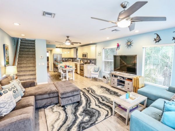 Fort Myers Vacation Home Sleeps Six Guests Walk To Beach