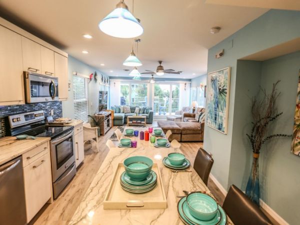Fort Myers Vacation Home Sleeps Six Guests Walk To Beach