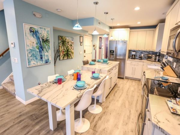 Fort Myers Vacation Home Sleeps Six Guests Walk To Beach