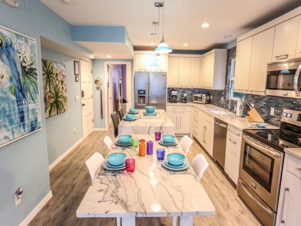 Fort Myers Vacation Home Sleeps Six Guests Walk To Beach