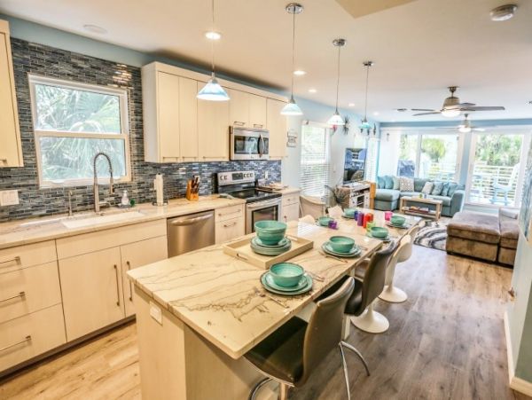 Fort Myers Vacation Home Sleeps Six Guests Walk To Beach