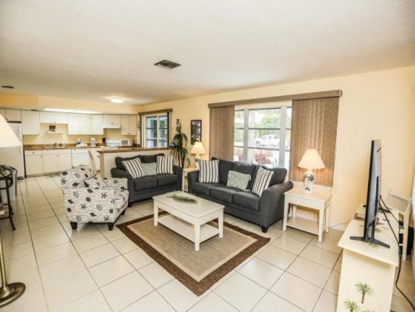 Charming 4 Bedroom Vacation Rental in Fort Myers Beach