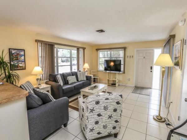 Charming 4 Bedroom Vacation Rental in Fort Myers Beach