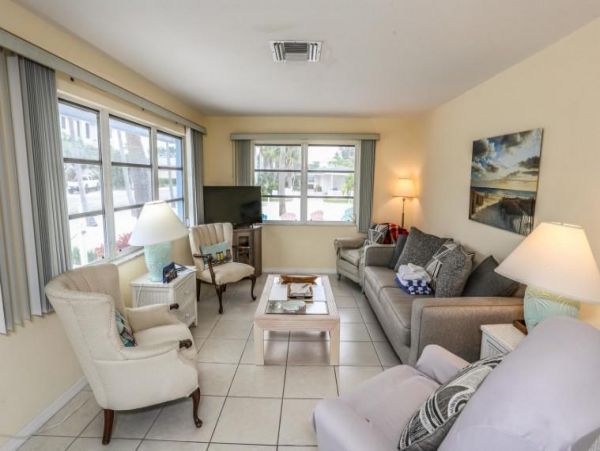 Charming 4 Bedroom Vacation Rental in Fort Myers Beach