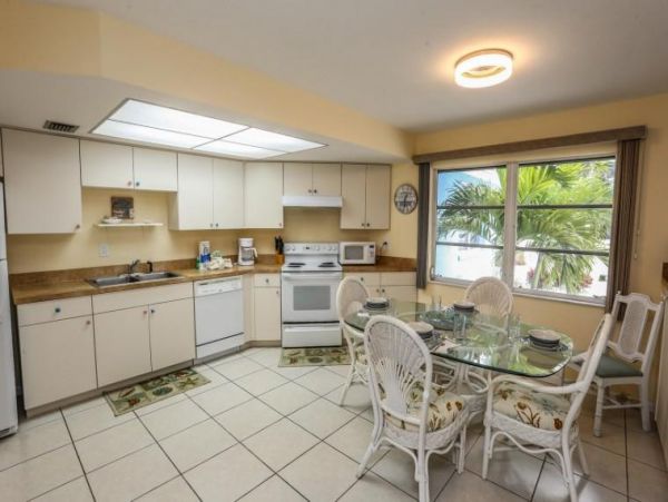 Charming 4 Bedroom Vacation Rental in Fort Myers Beach