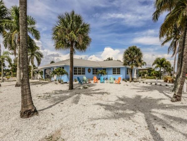 Charming 4 Bedroom Vacation Rental in Fort Myers Beach