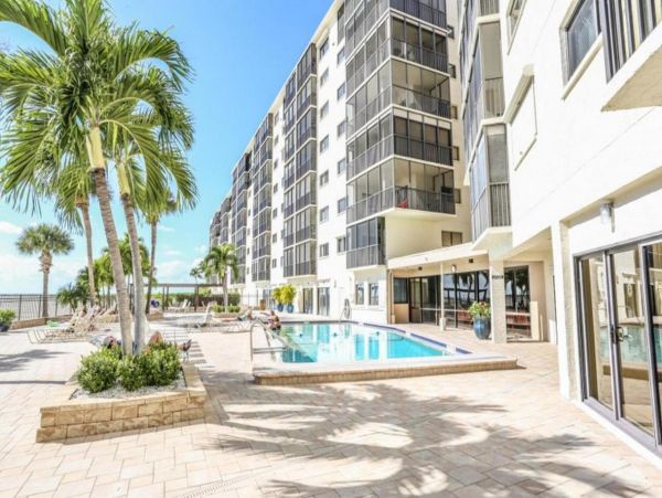 Fort Myers Beachfront Vacation Condo.