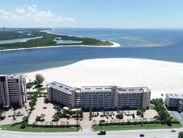 Fort Myers Beachfront Vacation Condo.