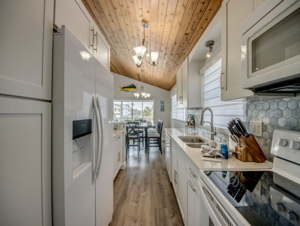 Fort Myers Lovely Rental Home Sleeps Ten Guests ACROSS From The Beach