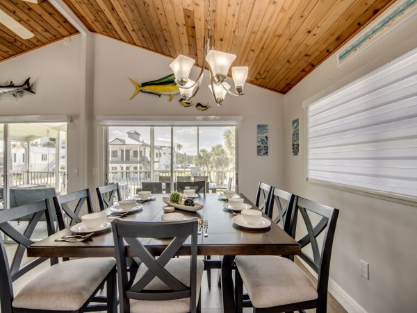 Fort Myers Lovely Rental Home Sleeps Ten Guests ACROSS From The Beach