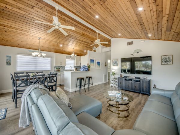 Fort Myers Lovely Rental Home Sleeps Ten Guests ACROSS From The Beach