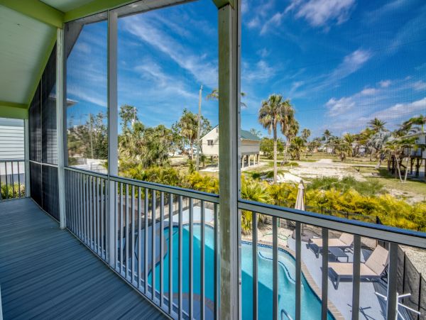 Fort Myers Lovely Rental Home Sleeps Ten Guests ACROSS From The Beach