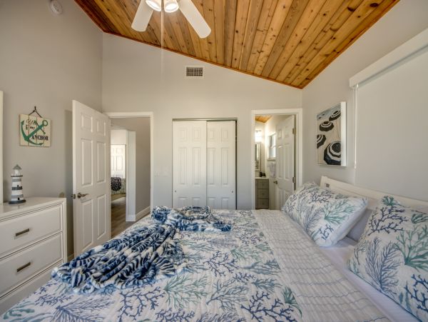 Fort Myers Lovely Rental Home Sleeps Ten Guests ACROSS From The Beach