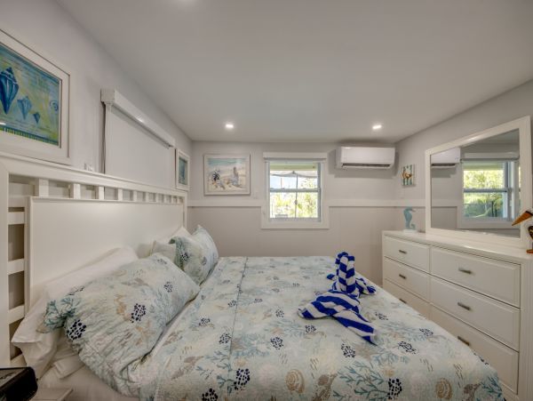 Fort Myers Lovely Rental Home Sleeps Ten Guests ACROSS From The Beach