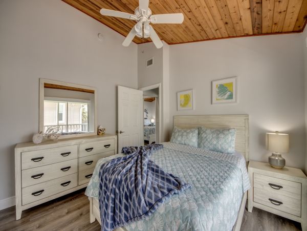 Fort Myers Lovely Rental Home Sleeps Ten Guests ACROSS From The Beach