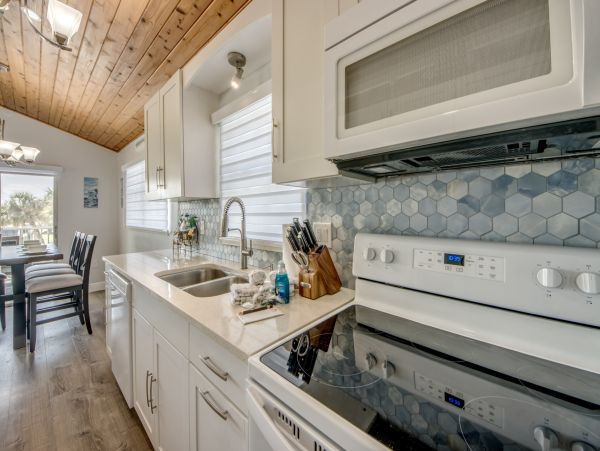 Fort Myers Lovely Rental Home Sleeps Ten Guests ACROSS From The Beach