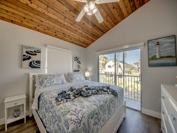 Fort Myers Lovely Rental Home Sleeps Ten Guests ACROSS From The Beach