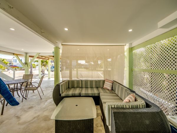 Fort Myers Lovely Rental Home Sleeps Ten Guests ACROSS From The Beach
