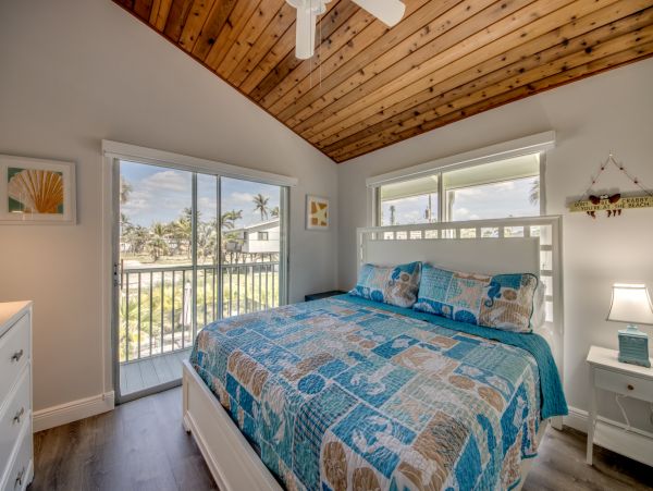 Fort Myers Lovely Rental Home Sleeps Ten Guests ACROSS From The Beach