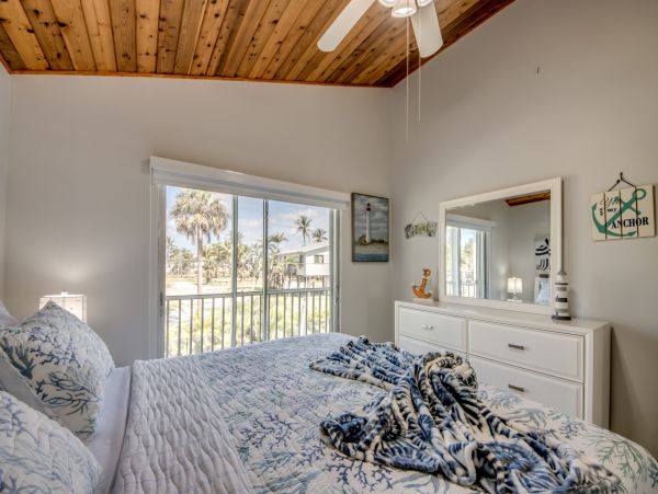 Fort Myers Lovely Rental Home Sleeps Ten Guests ACROSS From The Beach