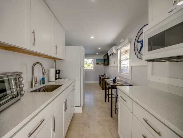 Fort Myers Lovely Rental Home Sleeps Ten Guests ACROSS From The Beach