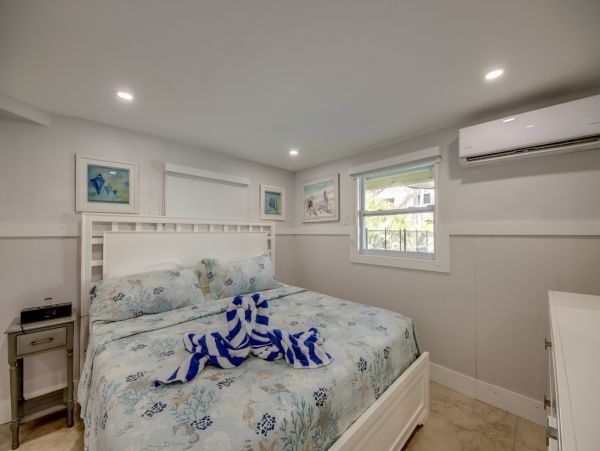 Fort Myers Lovely Rental Home Sleeps Ten Guests ACROSS From The Beach