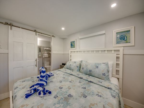 Fort Myers Lovely Rental Home Sleeps Ten Guests ACROSS From The Beach
