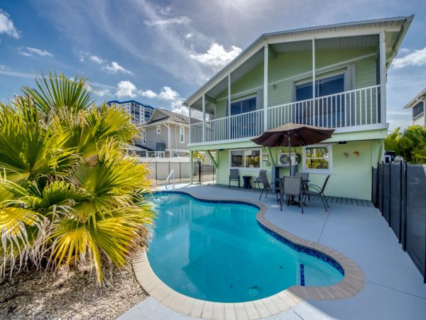 Fort Myers Lovely Rental Home Sleeps Ten Guests ACROSS From The Beach