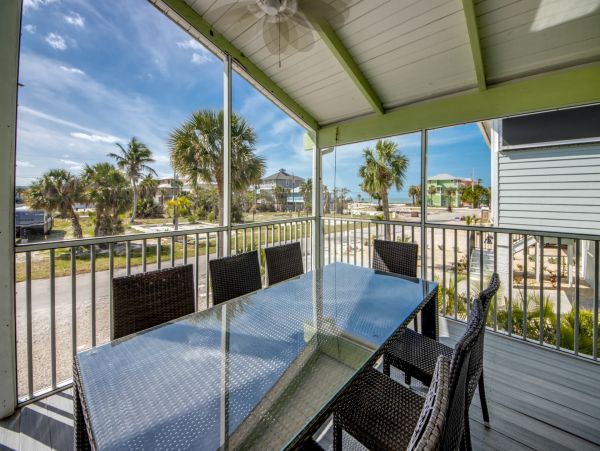 Fort Myers Lovely Rental Home Sleeps Ten Guests ACROSS From The Beach