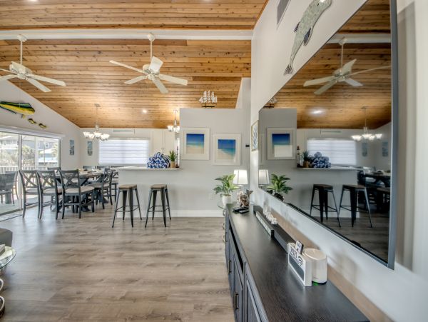 Fort Myers Lovely Rental Home Sleeps Ten Guests ACROSS From The Beach