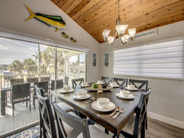 Fort Myers Lovely Rental Home Sleeps Ten Guests ACROSS From The Beach