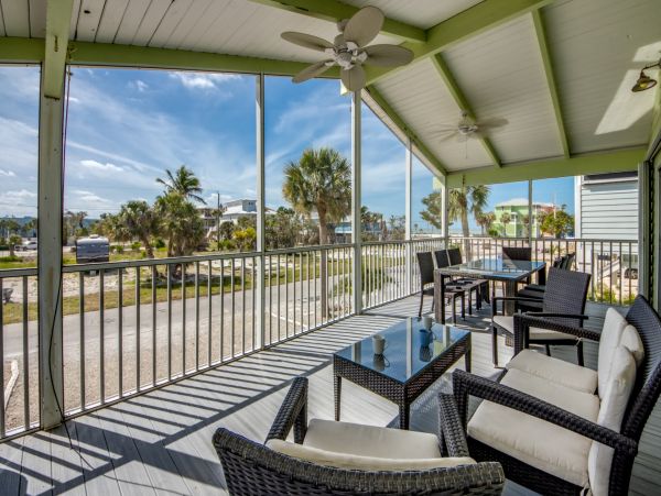 Fort Myers Lovely Rental Home Sleeps Ten Guests ACROSS From The Beach