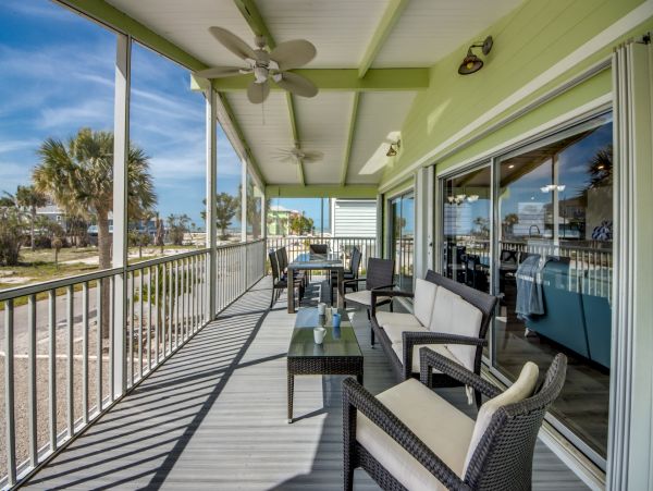 Fort Myers Lovely Rental Home Sleeps Ten Guests ACROSS From The Beach