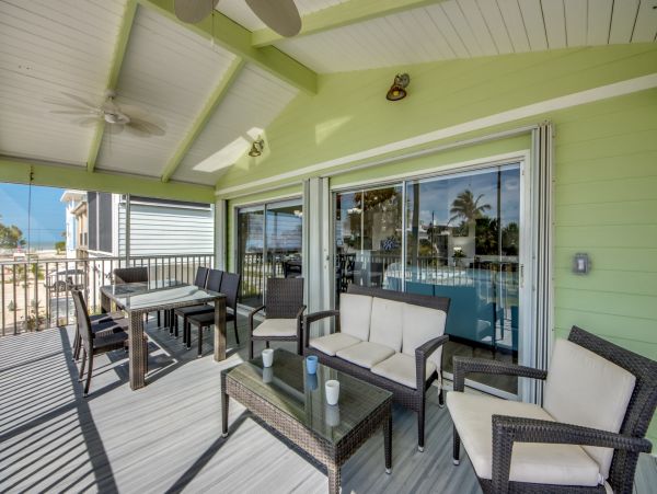 Fort Myers Lovely Rental Home Sleeps Ten Guests ACROSS From The Beach