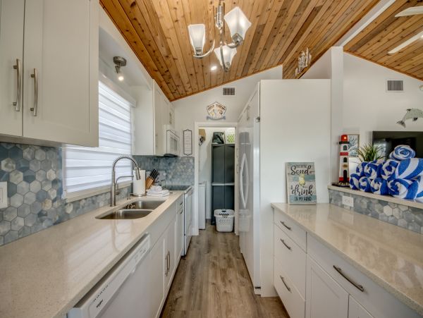 Fort Myers Lovely Rental Home Sleeps Ten Guests ACROSS From The Beach