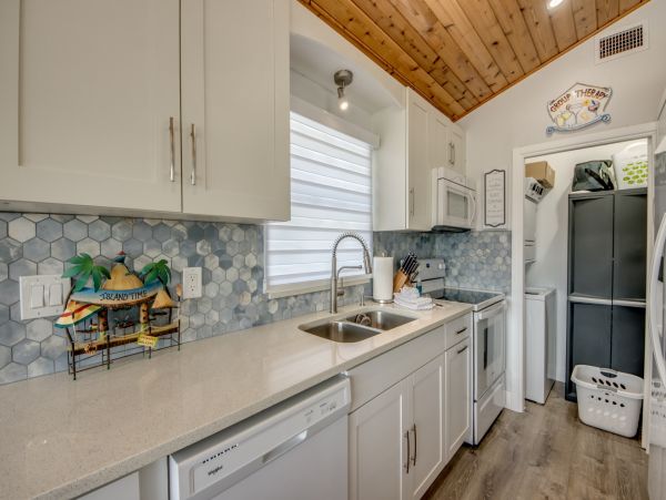 Fort Myers Lovely Rental Home Sleeps Ten Guests ACROSS From The Beach