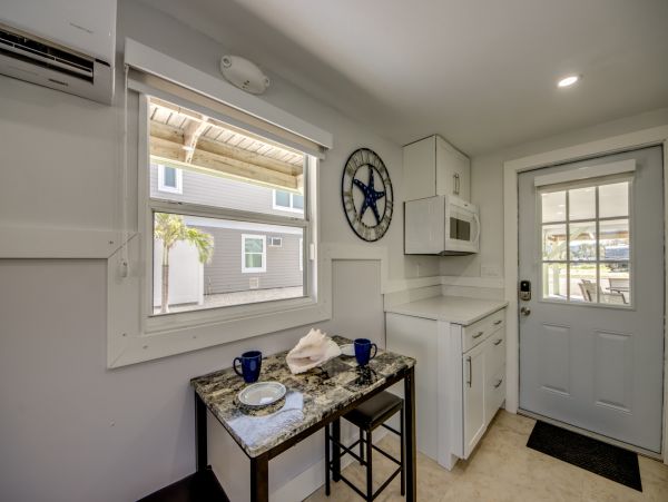 Fort Myers Lovely Rental Home Sleeps Ten Guests ACROSS From The Beach