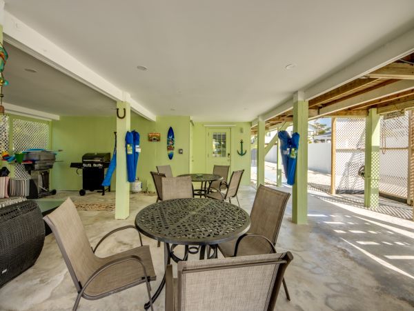 Fort Myers Lovely Rental Home Sleeps Ten Guests ACROSS From The Beach