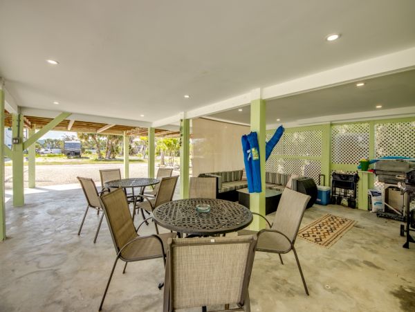 Fort Myers Lovely Rental Home Sleeps Ten Guests ACROSS From The Beach