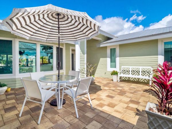 Fort Myers 4 Bedroom Pool Home Canal View Sleeps 12