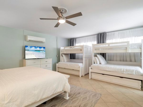 Fort Myers 4 Bedroom Pool Home Canal View Sleeps 12