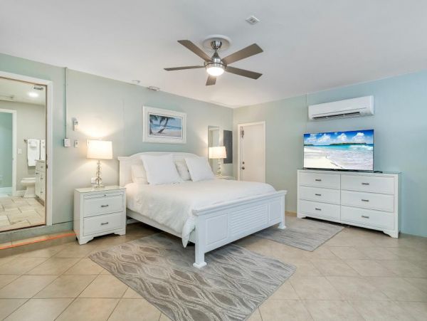 Fort Myers 4 Bedroom Pool Home Canal View Sleeps 12
