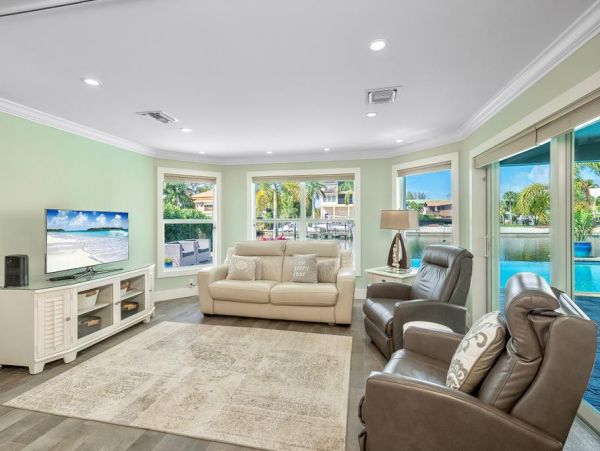 Fort Myers 4 Bedroom Pool Home Canal View Sleeps 12