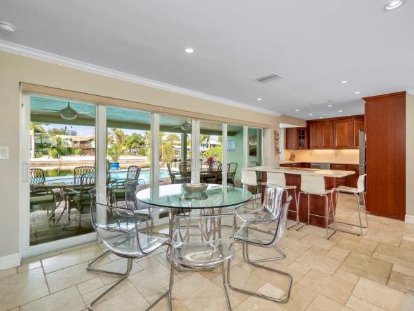 Fort Myers 4 Bedroom Pool Home Canal View Sleeps 12