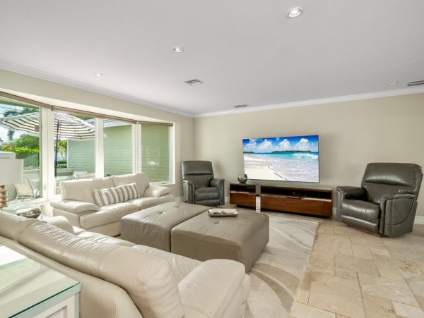 Fort Myers 4 Bedroom Pool Home Canal View Sleeps 12