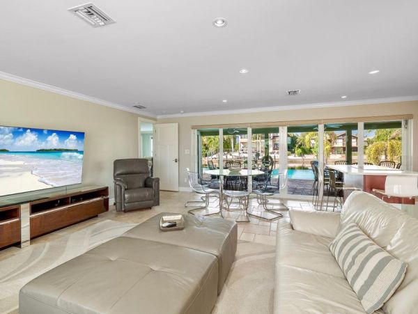 Fort Myers 4 Bedroom Pool Home Canal View Sleeps 12